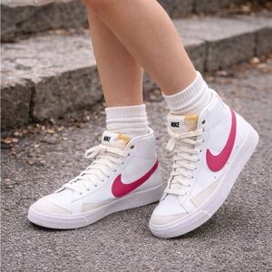 Nike Blazer Mid 77 “Vintage World Tour” Sneakers White Pink Magenta Women’s 8.5